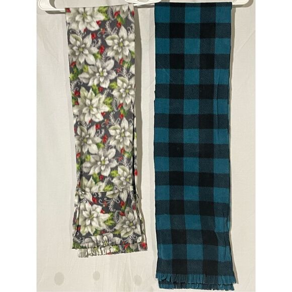 Two fleece winter scarves with pockets - Picture 1 of 7